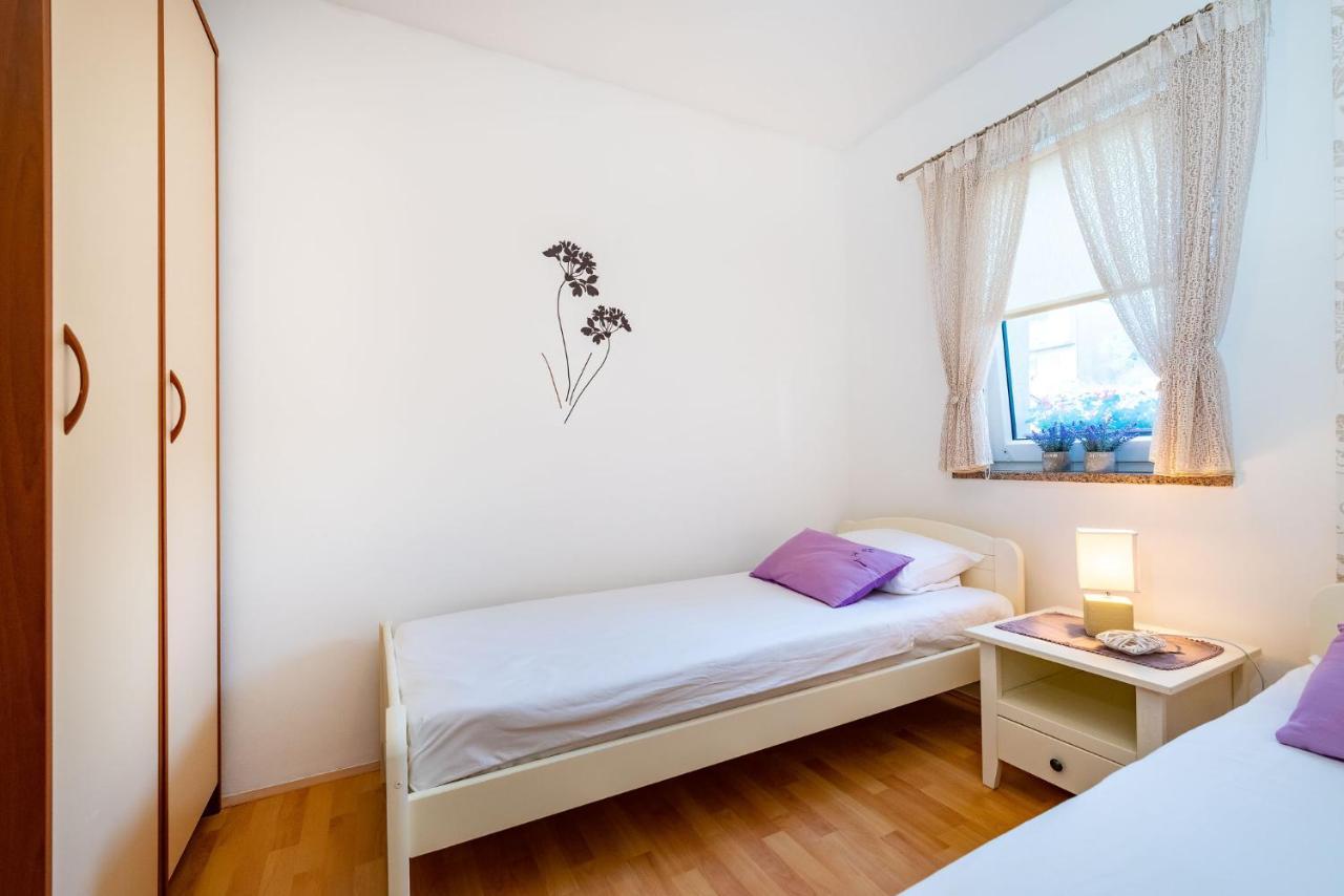 Apartments Milka Povljana Exterior photo